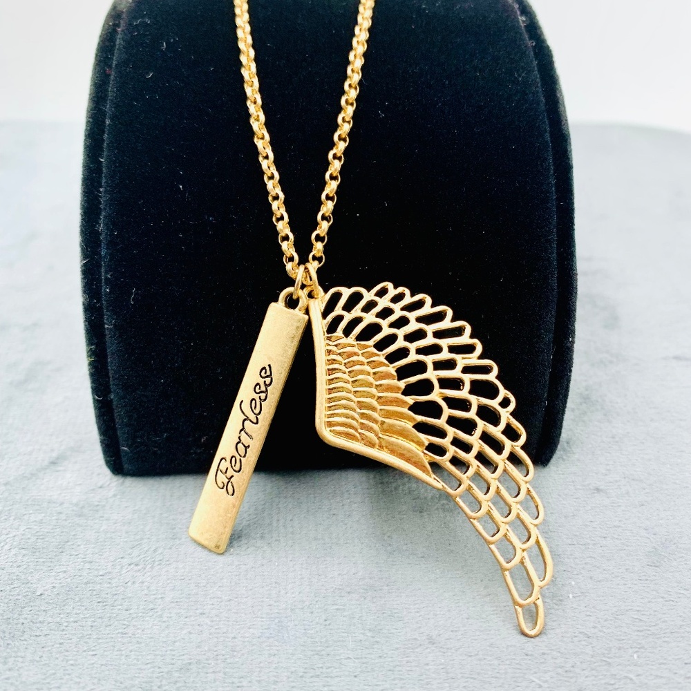 Fearless angel Wing charm/bar pendant gold-tone chain boho chic long necklace